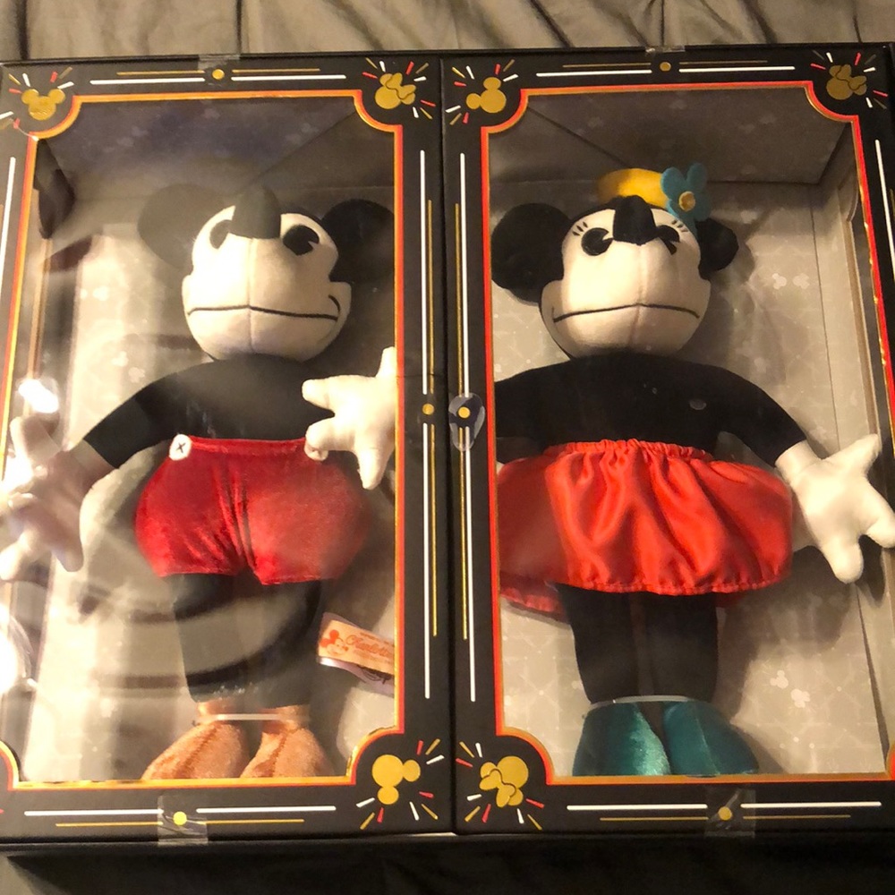 Mickey Mouses & Minnie Mouse Collectible